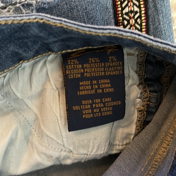 Seven for all mankind jeans shorts distressed with embroidered ribbon trim 8 - Picture 5 of 7